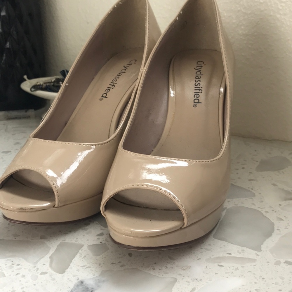 Heels - Picture 2 of 3